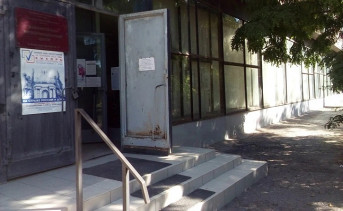 Библиотеки по улице Театральной, 6, до ремонта. Фото  Яндекс.карты