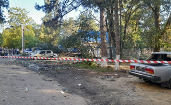 Оцеплено одно из мест, пострадавших орт прилёта. Фото Ольга Максимовой