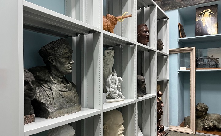 Новый стеллаж. Фото пресс-службы Азовского музея-заповедника