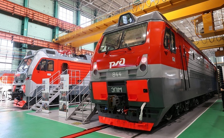 Электровозы НЭВЗ. Фото пресс-службы губернатора Ростовской области