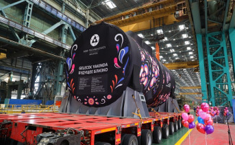 Отгрузка реактора. Фото министерства региональной политики и массовых коммуникаций