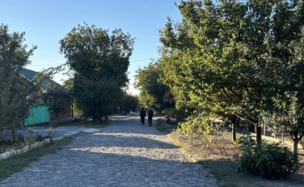 Школьники в куртках. Фото Елены Анисимовой / ruffnews.ru