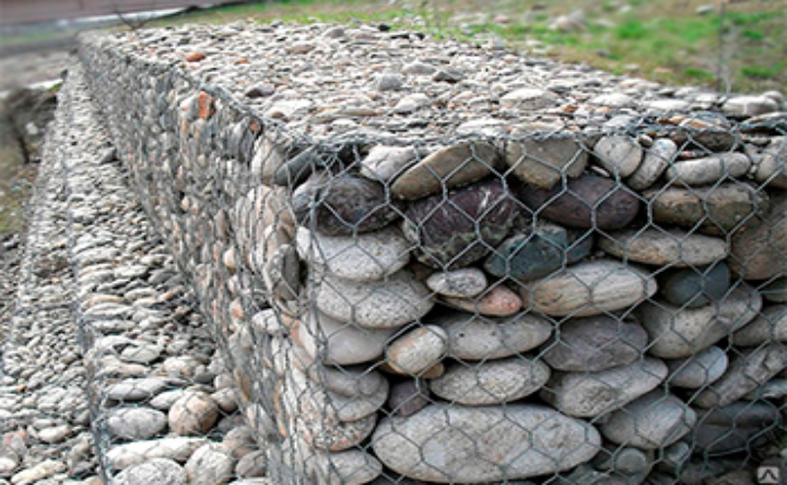 Габионно-сетчатая конструкция. Фото с сайта geoproduct.ru