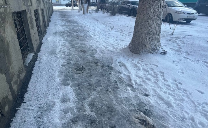 Обледенелый тротуар. Фото telegram-канала Павла Исакова