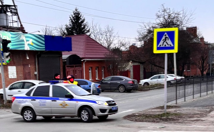 Оцепление в месте падения обломков БПЛА. Фото ruffnews.ru