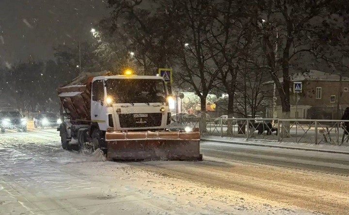 Расчистка улиц. Фото telegram-канала Павла Исакова