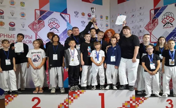 Воспитанники клуба по казачьему боксу. Фото пресс-службы администрации Азовского района