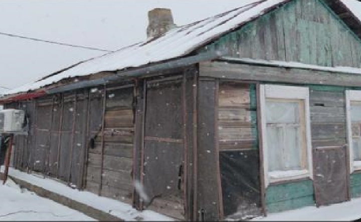 Пострадавший дом. Фото Анастасии Варданян