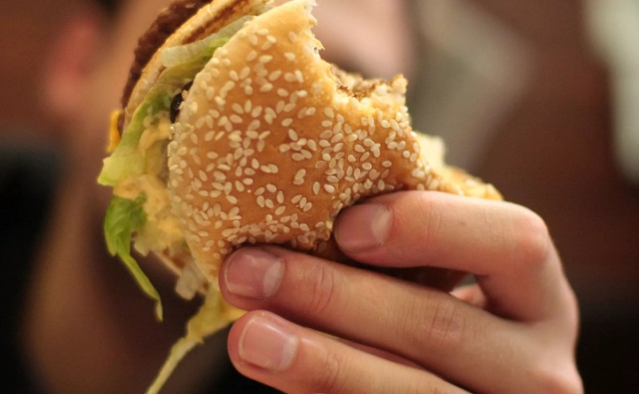 Гамбургер. Фото Петра Чернова, РИА Новости