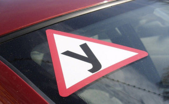 Знак «У» на автомобиле. Фото Феликс Наумов / avtoshark.com