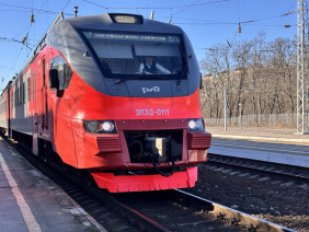 Электропоезд на вокзале Таганрог 1. Фото ruffnews.ru