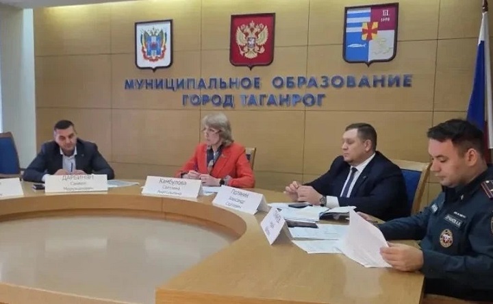 Заседание комиссии по предупреждению и ликвидации чрезвычайных ситуаций. Фото канала Светланы Камбуловой
