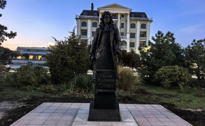 Памятник Емельяну Украинцеву. Фото Романа Гурина