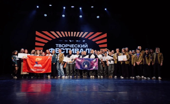 Участники фестиваля. Фото со страницы председателя Комитета по молодёжной политике Ростовской области Олега Отрокова в ВКонтакте