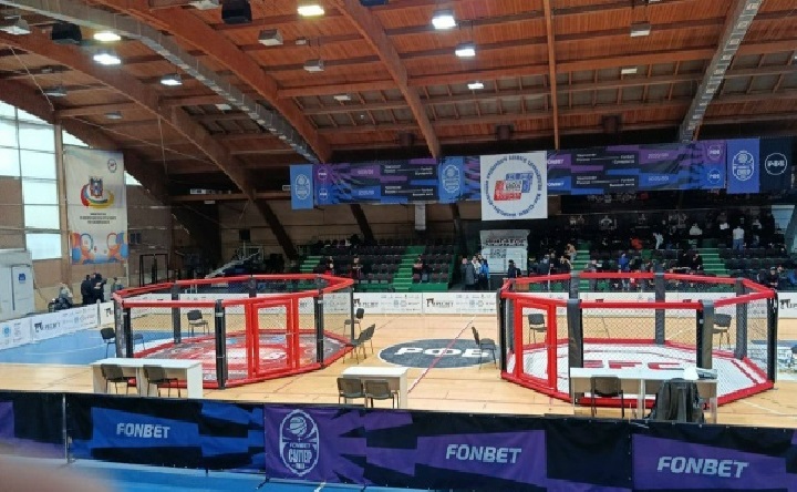 Октагон. Фото официальной страницы ВК Федерации смешанных боевых единоборств СБЕ «ММА»