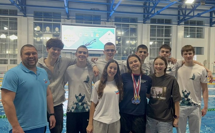 Подводные пловцы из Таганрога. Фото пресс-службы СШОР № 13