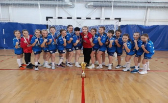 Гандболистки команды «Дончанка». Фото с официальной страницы управления образования Новочеркасска в ВКонтакте