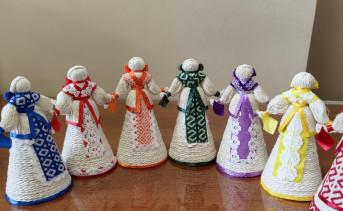 Декоративные куклы. Фото пресс-службы Азовского музея-заповедника