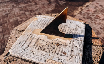 Солнечные часы. Фото ruffnews.ru