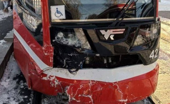 Трамвай после ДТП. Фото telegram-канала Таганрогского трамвая