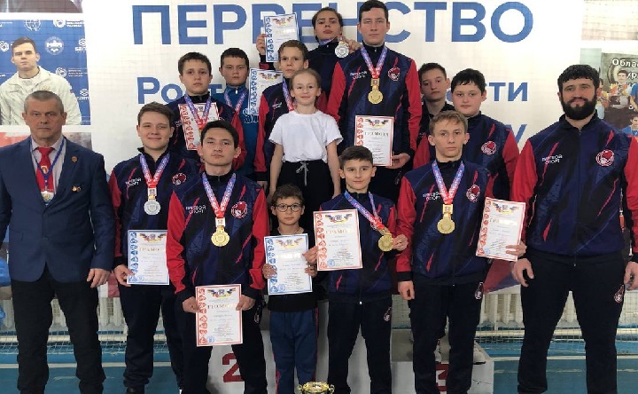 Победители турнира. Фото официальной страницы ВК Гиревой спорт Азовского района