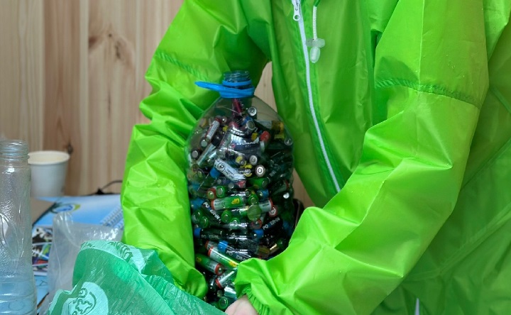 Собранные батарейки. Фото с официальной страницы ВК «ЭКА-Азов»