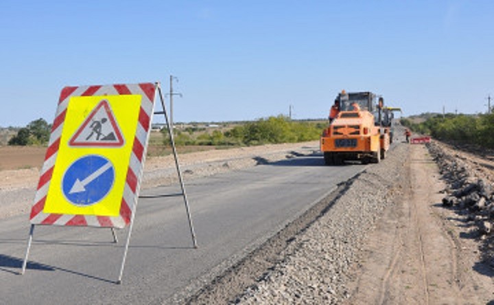 Дорожные работы. Фото пресс-службы компании «РостовАвтоДор»