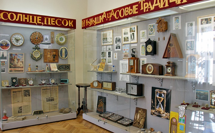 Выставка «Солнце, песок и кукушка. Часовые традиции России». Фото пресс-службы Таганрогского музея-заповедника