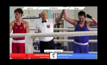 Признание Романа победителем поединка. Фото с официальной страницы спортшколы №3 в ВКонтакте