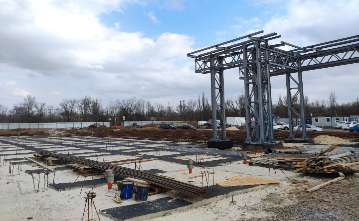 Стройплощадка модульного центра. Фото Антона Коренева