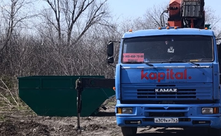 Установка мульд на кладбище. Фото Екатерины Гришиной