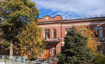 Городская поликлиника № 2 в Таганроге. Фото Яндекс.карты