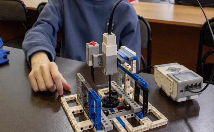 Собранная модель. Фото официальной страницы Вконтакте Станции юных техников Азова