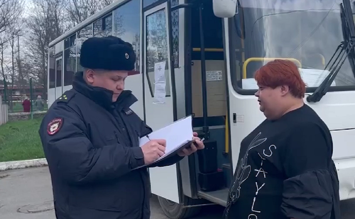 Мобильная приёмная в зоне ЧС. Фото пресс-службы УМВД по Таганрогу