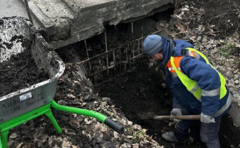 Расчистка ливневой канализации. Фото МКУ «Благоустройство» Таганрога