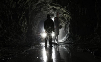 В шахте. Фото для иллюстрации Сергея Карпухина, ТАСС