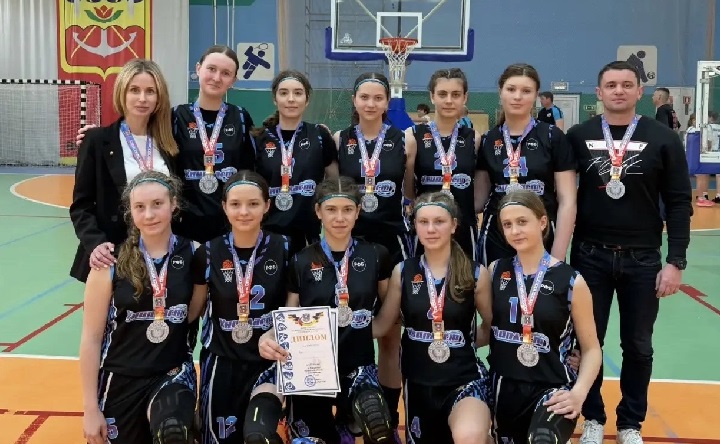 Команда юниорок по баскетболу. Фото Акопа Курганяна