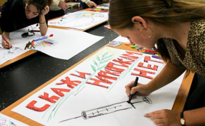 Изготовление социальной рекламы против употребления наркотиков. Фото Дмитрия Коробейникова, РИА Новости