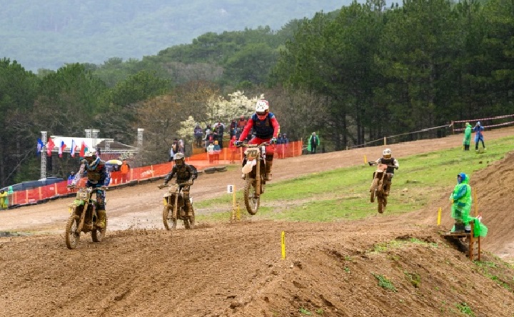 Заезд по мотокроссу. Фото с официальной страницы Вконтакте Федерации мотоциклетного спорта Ростовской Области