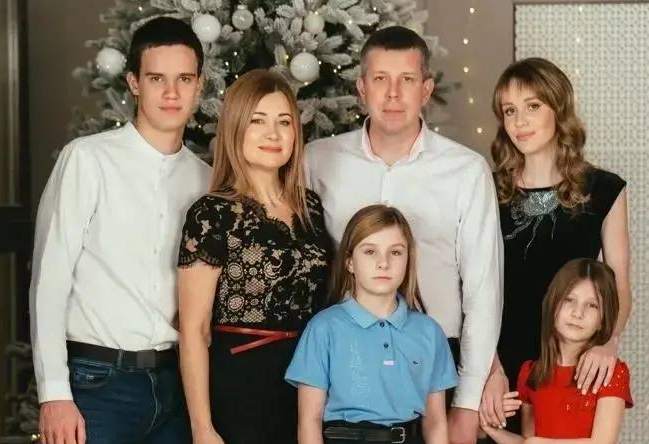 Семья Полторак. Фото telegram-канала Юрия Слюсаря