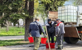 Субботник. Фото пресс-службы администрации Азова
