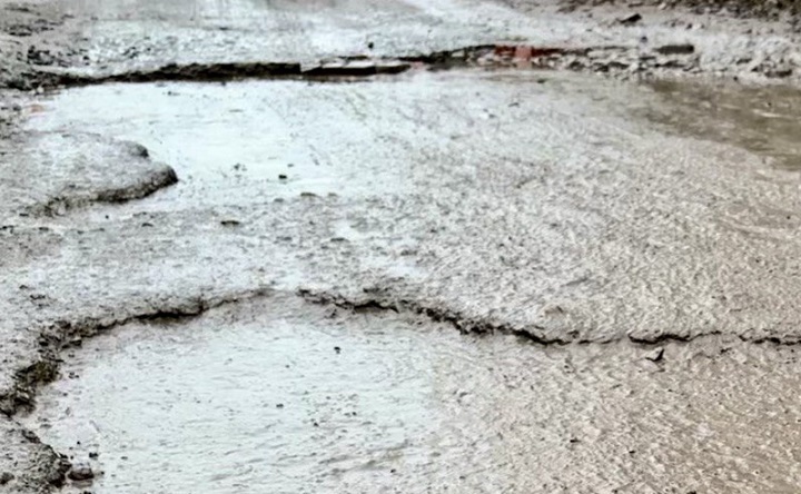 Ямы на дороге. Фото ruffnews.ru