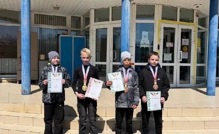 Участники соревнований. Фото telegram-канала СШ №2 г. Азова