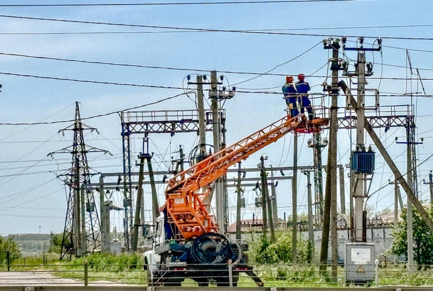Ремонт электросетей. Фото ruffnews.ru