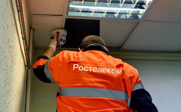 Монтаж оборудования. Фото предоставлено ПАО «Ростелеком»