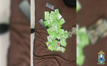 Изъятые сим-карты и телефоны. Скрин видео пресс-службы ГУ МВД России по Ростовской области