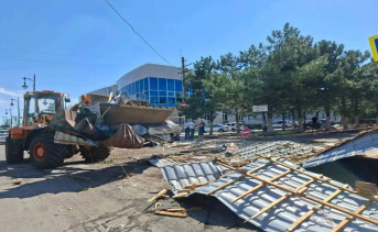 Устранение последствий непогоды. Фото канала главы Новочеркасска Павла Исакова в «Макс»