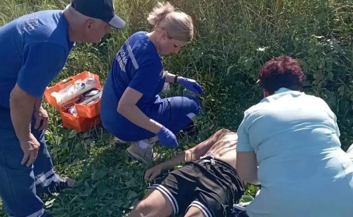 Оказание помощи. Фото ДПЧС по Ростовской области