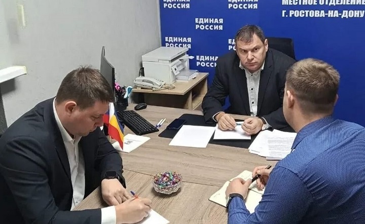 Павел Асташев на приёме граждан. Фото telegram-канала Павла Асташева