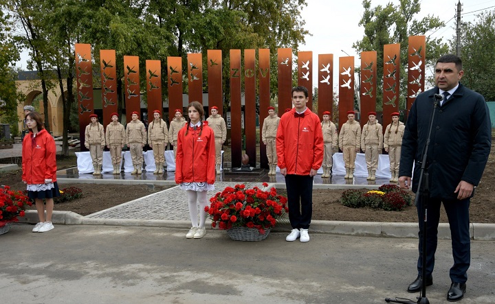 Сергей Бодряков на открытии мемориала. Фото donland.ru